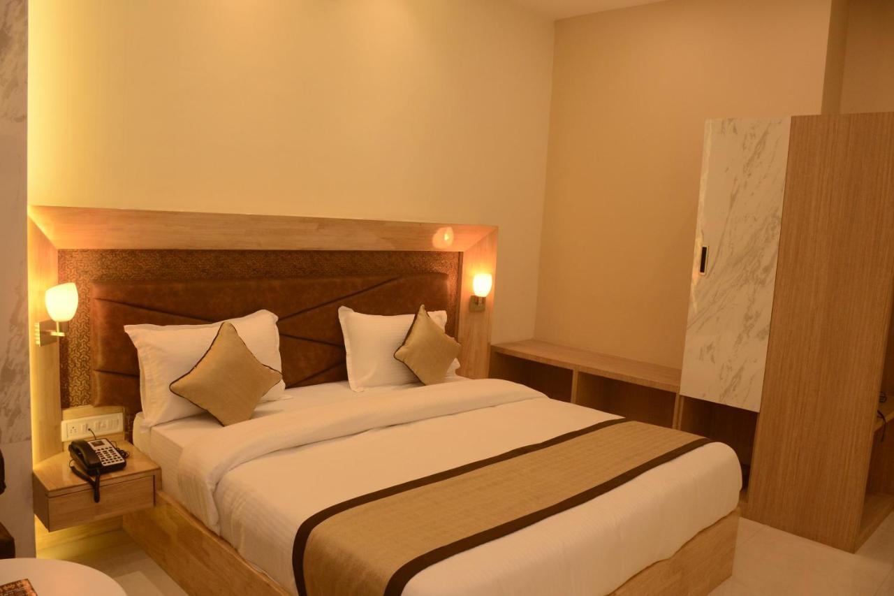 Hotel Bharat كوتا المظهر الخارجي الصورة