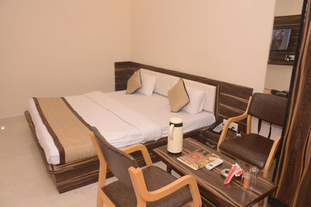 Hotel Bharat كوتا المظهر الخارجي الصورة