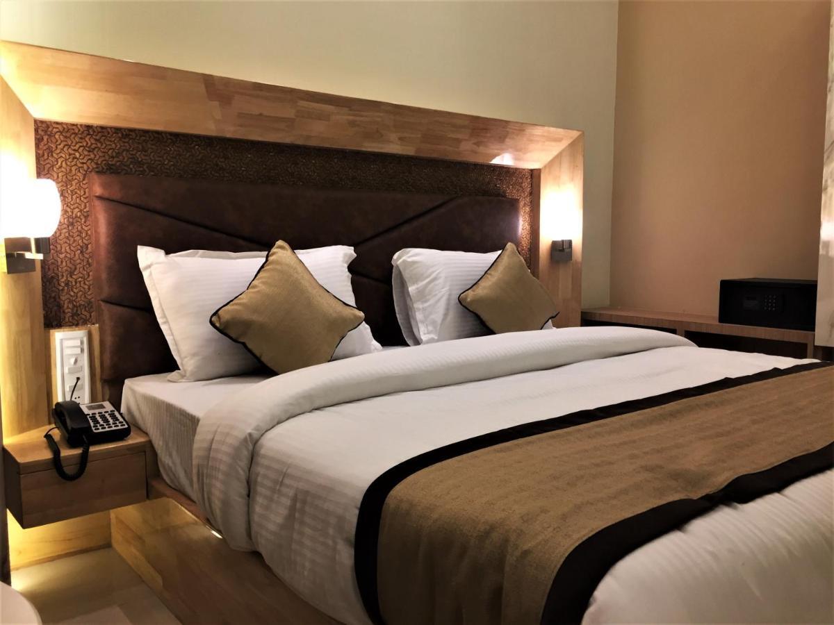 Hotel Bharat كوتا المظهر الخارجي الصورة