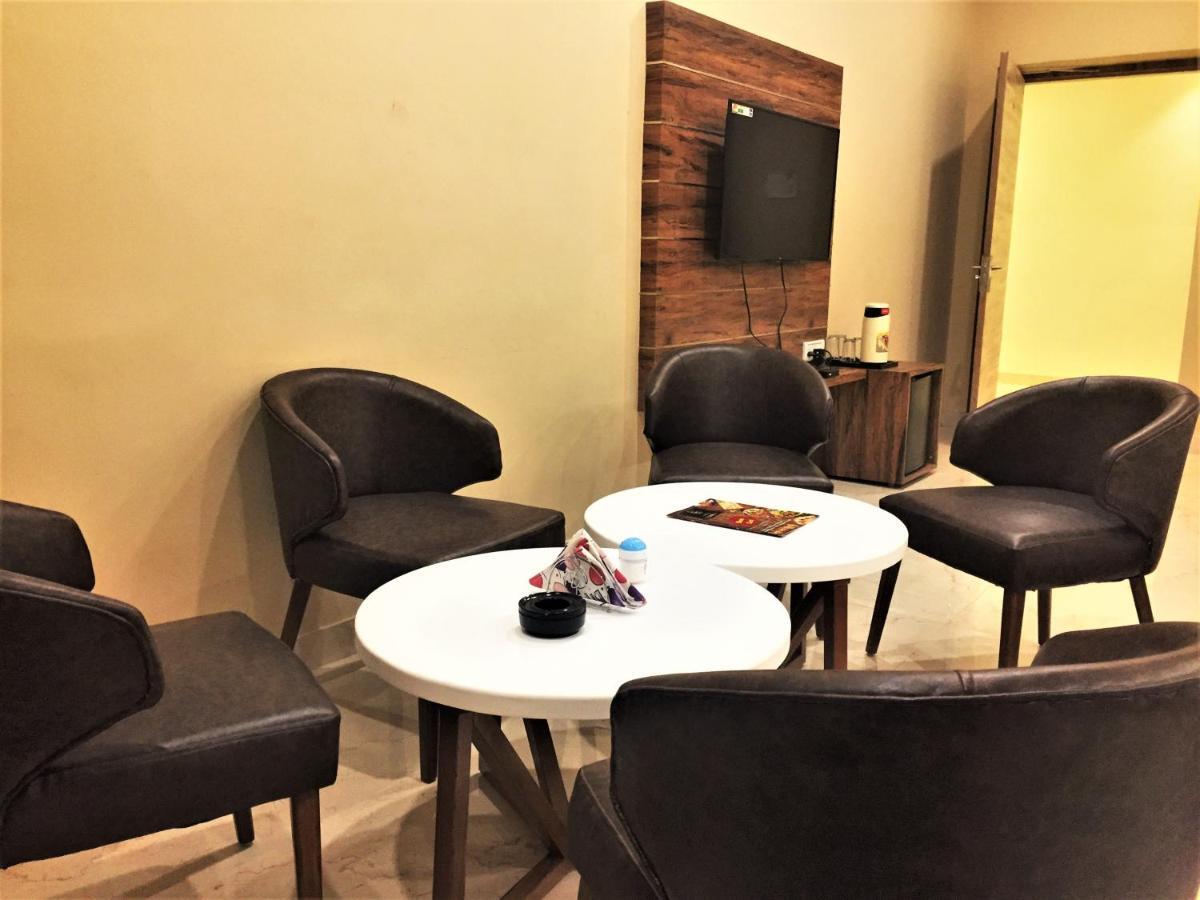 Hotel Bharat كوتا المظهر الخارجي الصورة