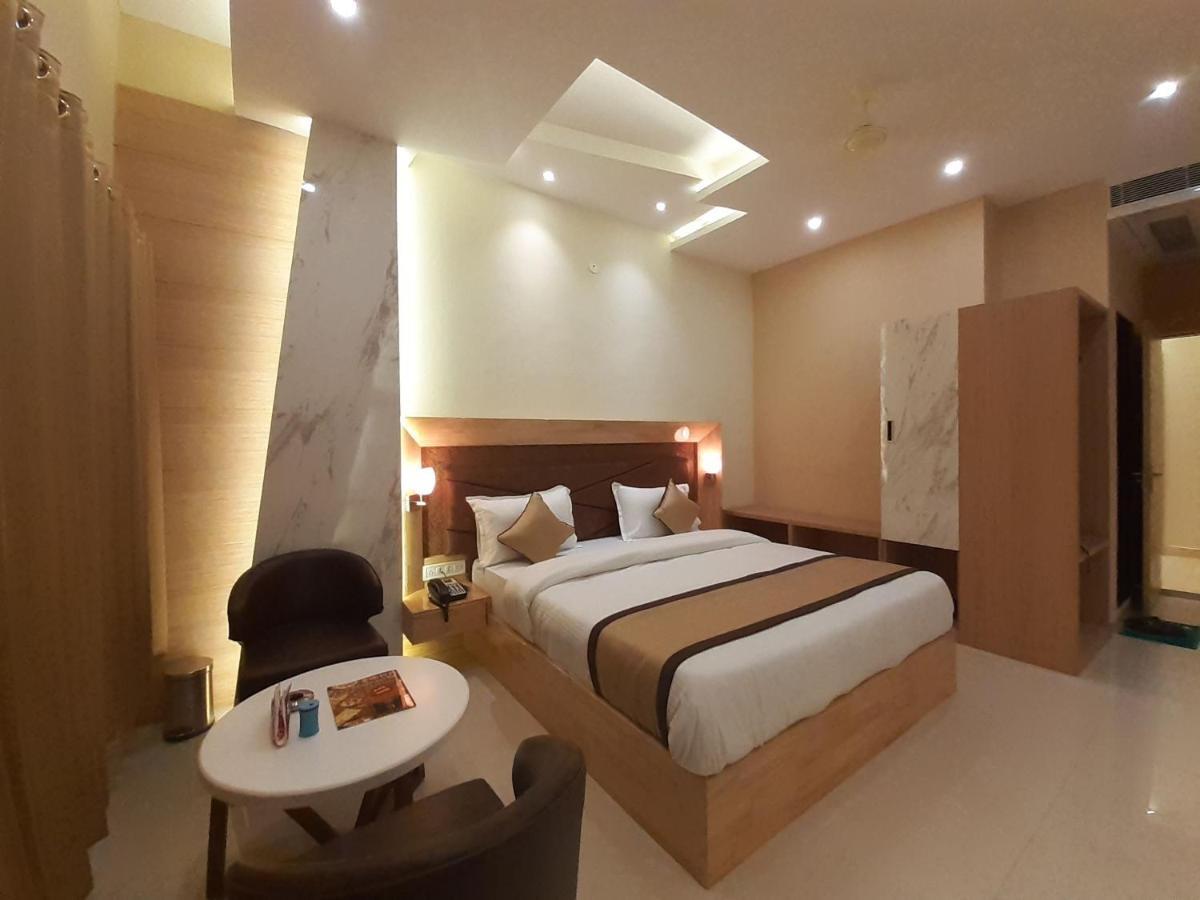 Hotel Bharat كوتا المظهر الخارجي الصورة